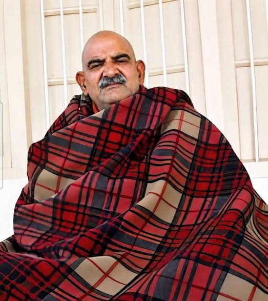 Neem Karoli Baba Statue – Antique Gold Finish
